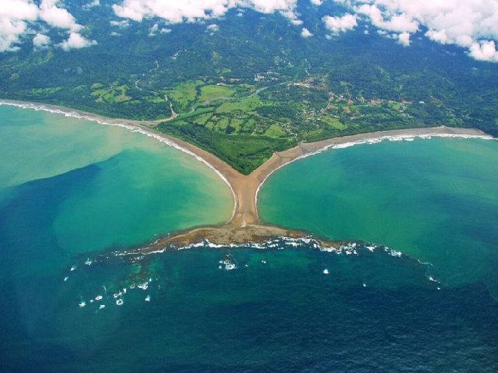 Bahia Ballena in Uvita, a whale tail in the sea ... Wonders of nature
