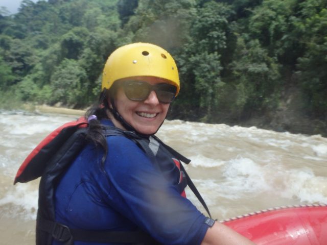 Verónica doing rafting in Savegre River