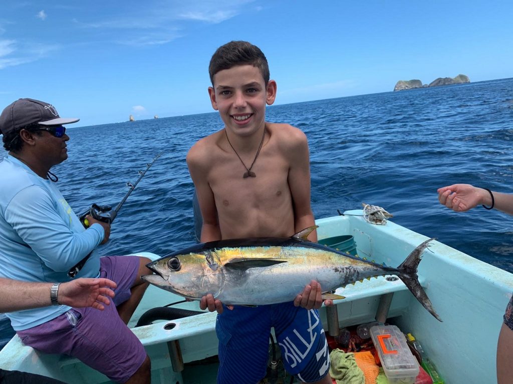 Pesca deportiva en el área de Tamarindo de Costa Rica