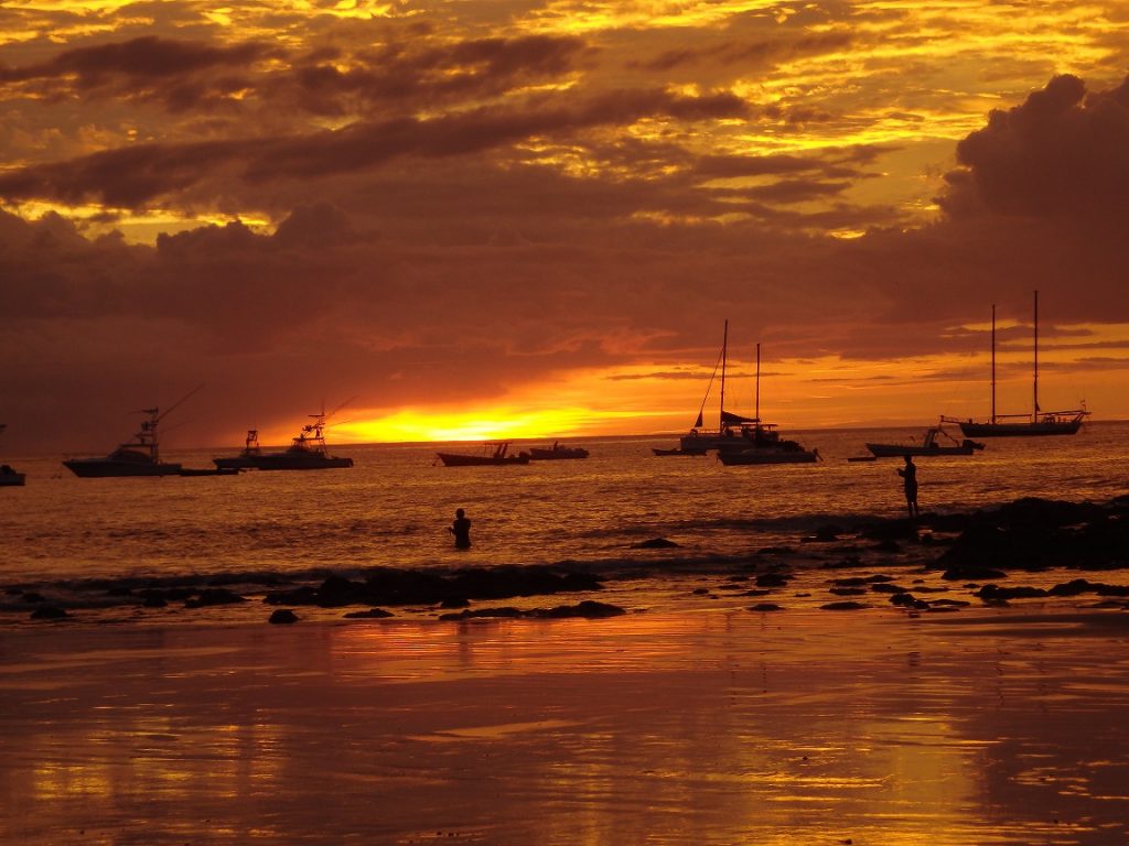 Y más puestas de sol de la Bahía de Tamarindo en Costa Rica