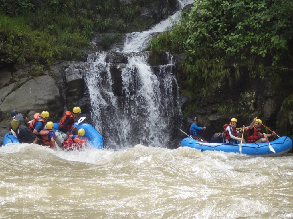 Rafting en el río Pacuare en Costa Rica